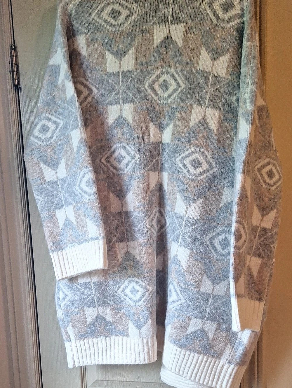 Tahari Geometric Knit Cardigan in Grey And Taupe Size Medium